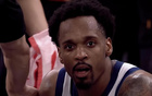NBA总决赛第二场惊天逆转，卫冕冠军遭绝杀惨遭淘汰，比赛过程充满争议与争议性，引发球迷强烈不满与热议